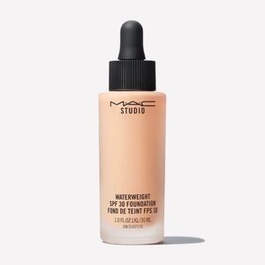 New Mac Studio Waterweight SPF30 Foundation Sheer Coverage Brand New in Box